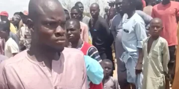 Yadda  mazauna wasu ƙauyukan Najeriya suka birne ƴan uwansu bayan kifewar kwale-kwale