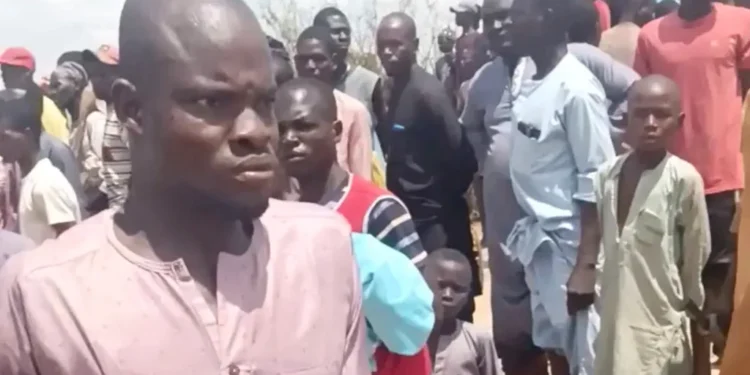 Yadda mazauna wasu ƙauyukan Najeriya suka birne ƴan uwansu bayan kifewar kwale-kwale